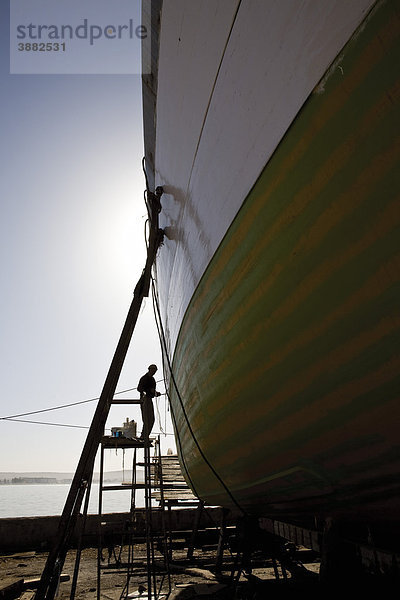 Boot wird im Trockendock repariert