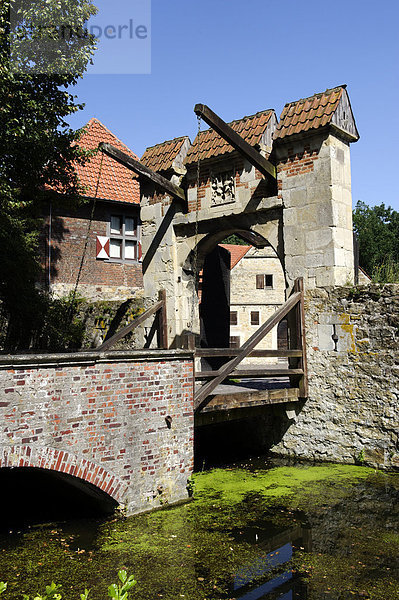 Zugbrücke  Eingang Burg Vischering  Lüdinghausen  Nordrhein-Westfalen  Deutschland  Europa