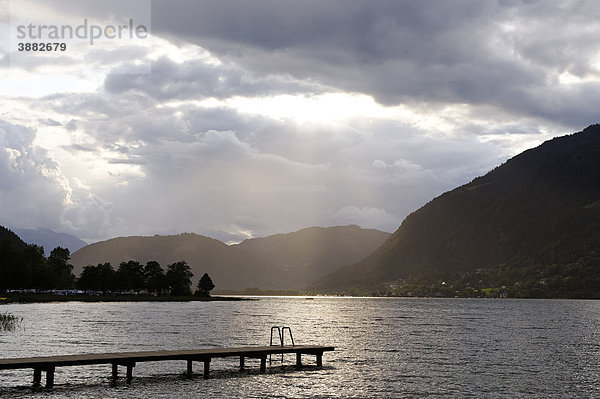 Gewitterwolken am Ossiacher See  Südufer  Kärnten  Österreich  Europa