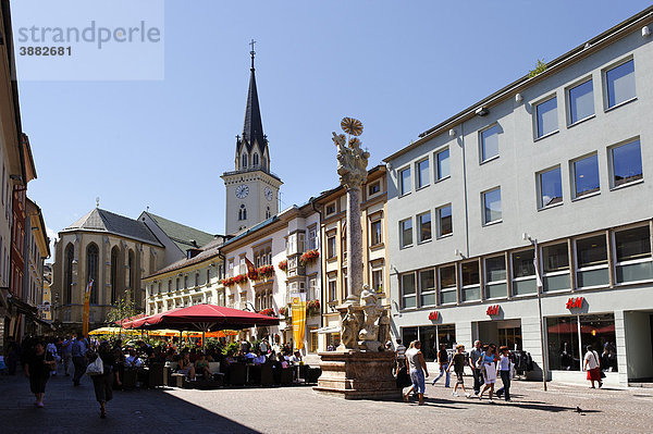 Hauptplatz  mit Kirche St. Jakob und Pestsäule  Villach  Kärnten  Österreich  Europa