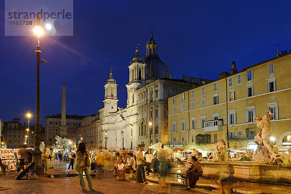 Piazza Navona  mit Kirche St. Agnese in Agone  Rome  Italien  Europa