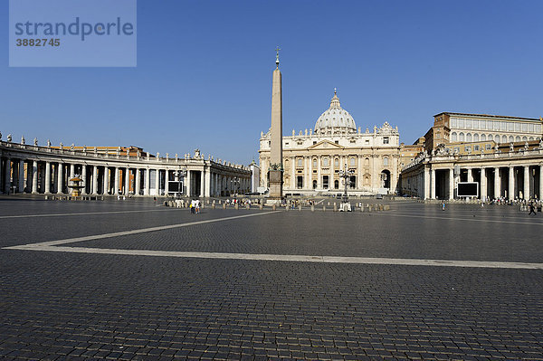 St. Petersplatz mit Peterskirche  mit Obelisk vom Circus Nero  Vatikan  Rome  Italien  Europa