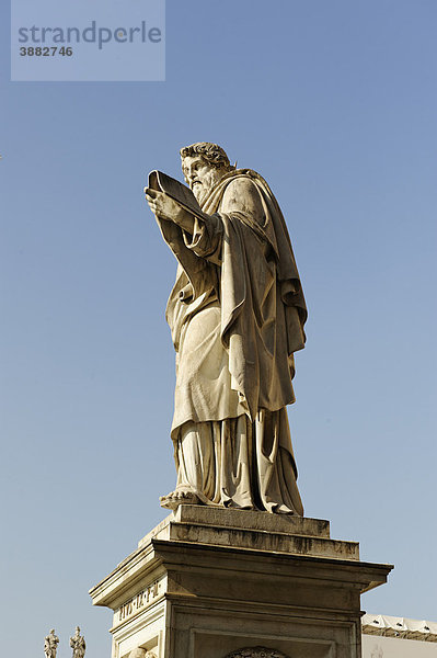 Figur des Hl. Paulus  Petersplatz  Vatikan  Rome  Italien  Europa