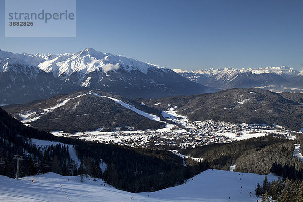 Ausblick von Rosshütte  1760m  auf Seefeld  Alpen  Tirol  Österreich  Europa
