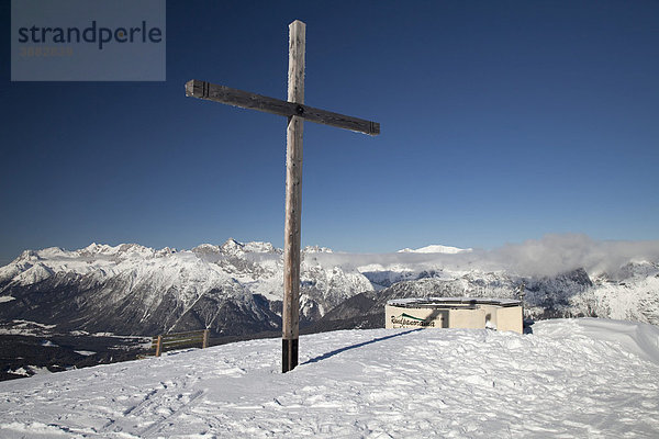 Kreuz  Aussichtspunkt  Seefelder Joch  2080m  Karwendelgebirge  Tirol. Österreich  Europa