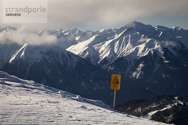 Warnschild  Alpine Gefahren  Alpen  Tirol  Österreich  Europa