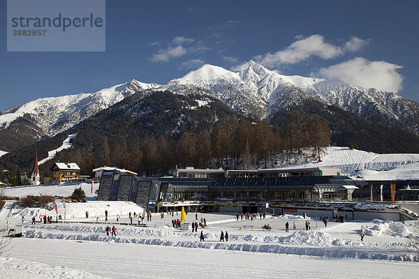 Olympiabad  Kongresszentrum  Langlaufloipe  Karwendelgebirge  Seefeld  Tirol  Österreich  Europa