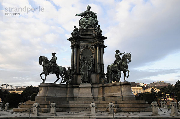 Kaiserin Maria Theresia  1717-1780  Denkmal  Maria-Theresien-Platz  Wien  Österreich  Europa