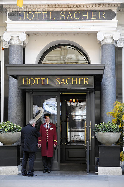 Eingangsbereich Hotel Sacher  Wien  Österreich  Europa