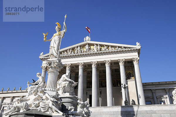 Statue der Pallas Athene vor dem Parlament  Wien  Österreich  Europa