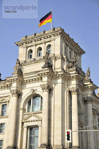 Reichstagsgebäude des Architekten Paul Wallot  seit 1999 Sitz des Deutschen Bundestages  Berlin  Deutschland  Europa