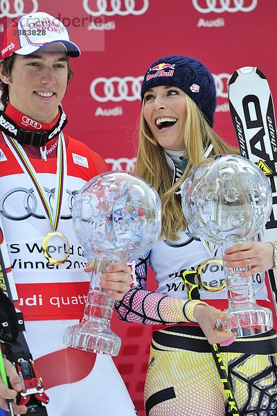 Carlo Janka und Lindsey Vonn  Gesamtweltcup Kristallkugel  Siegerehrung  FIS-Weltcupfinale  2010  Garmisch-Partenkirchen  Bayern  Deutschland  Europa