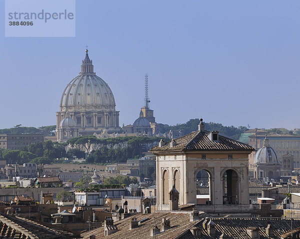 Blick vom Kapitol zum Petersdom  Rom  Latium  Italien  Europa
