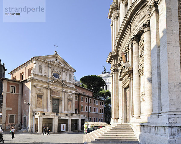 Fassade der Kirche Santi Luca e Martina und Blick zum Carcer Mamertinus unter der Kirche San Giuseppe dei Falegnami  Rom  Italien  Europa