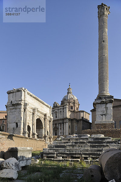 Rostra  Phokassäule und Septimius Severus Bogen auf dem Forum Romanum  Rom  Italien  Europa
