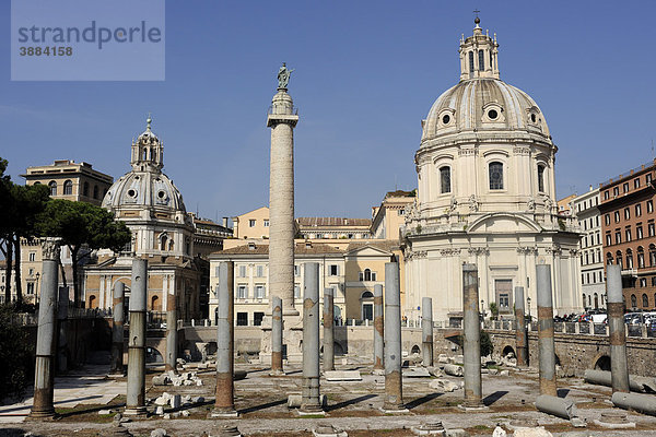 Säulen der Basilica Ulpia und Trajanssäule  Rom  Latium  Italien  Europa