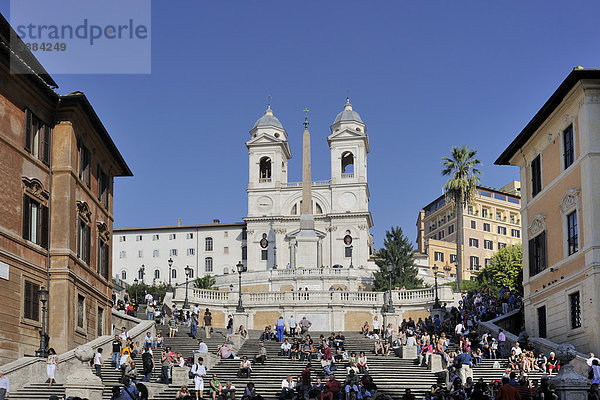 Spanische Treppe und Kirche Trinita dei Monti  Rom  Italien  Europa