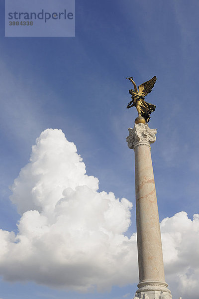 Statue der Siegesgöttin auf dem Denkmal für Vittorio Emanuele II  Rom  Italien  Europa
