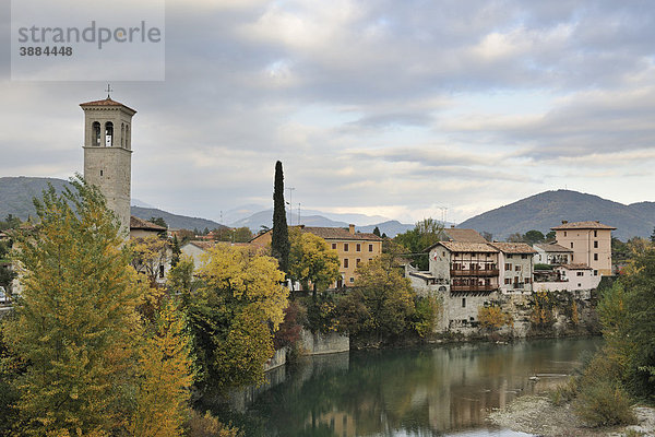 Herbstliche Farben am Natisone Fluss  Cividale  Friaul  Italien  Europa