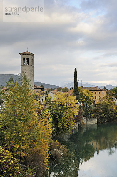 Herbstliche Farben am Natisone Fluss  Cividale  Friaul  Italien  Europa