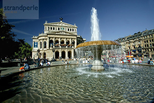 Brunnen  Alte Oper  Frankfurt am Main  Hessen  Deutschland  Europa