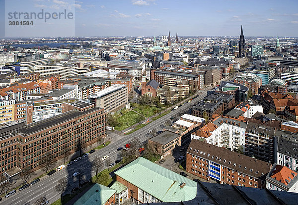 Blick von der Michaeliskirche  Michel  auf Hamburg  Deutschland  Europa