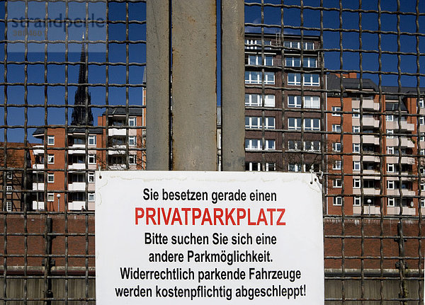 Privatparkplatz in der Speicherstadt  Hamburg  Deutschland  Europa