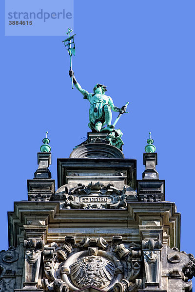 Statue von St. Georg auf dem Hamburger Rathaus  Hamburg  Deutschland  Europa