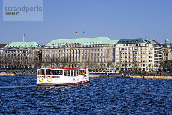 Luxushotel Vier Jahreszeiten und das Gebäude von HAPAG-LLOYD an der Binnenalster  Hamburg  Deutschland  Europa