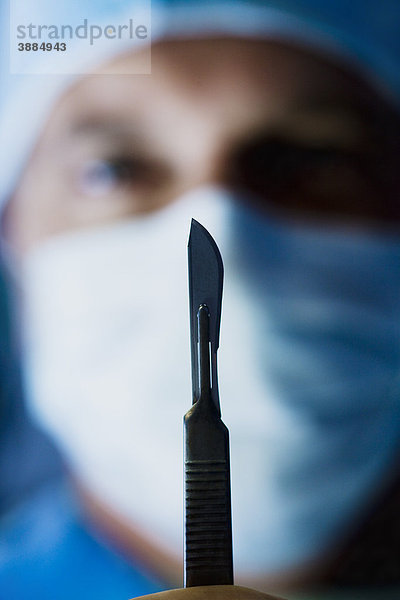Chirurgen setzen auf die Präzision chirurgischer Instrumente