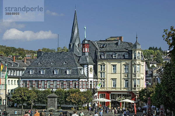 Innenstadt mit Altem Rathaus und St. Clemens  Mayen  Rheinland-Pfalz  Deutschland  Europa