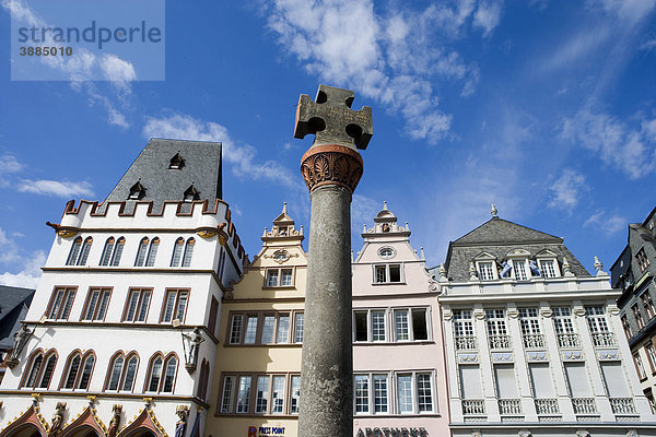 Das mitelalterliche Marktkreuz auf dem Hauptmarkt  Trier  Rheinland-Pfalz  Deutschland  Europa