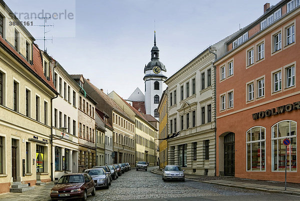 Die Schlossstraße mit der Marienkirche in Torgau  Sachsen  Deutschland  Europa