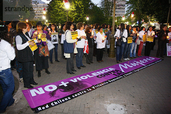 Demonstration  Gewalt gegen Frauen  ConcepciÛn  Chile  Südamerika