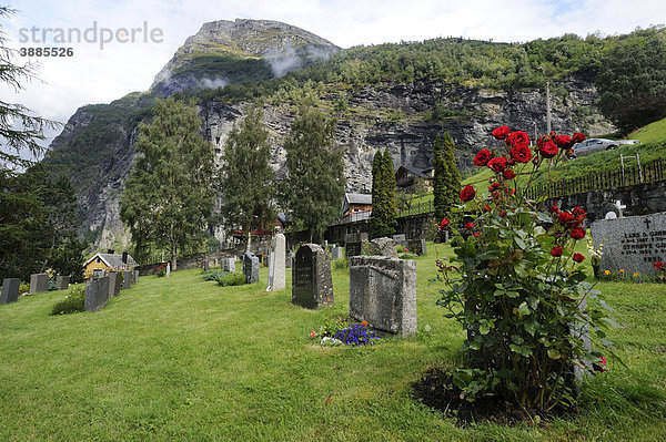 Friedhof der Geiranger Kirche  Geiranger  Geirangerfjord  UNESCO Welterbe  Norwegen  Skandinavien  Nordeuropa