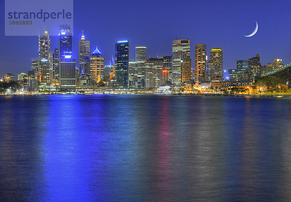 Sydney Hafen Skyline  Central Business District  Mond  Nachtaufnahme  Sydney  New South Wales  Australien