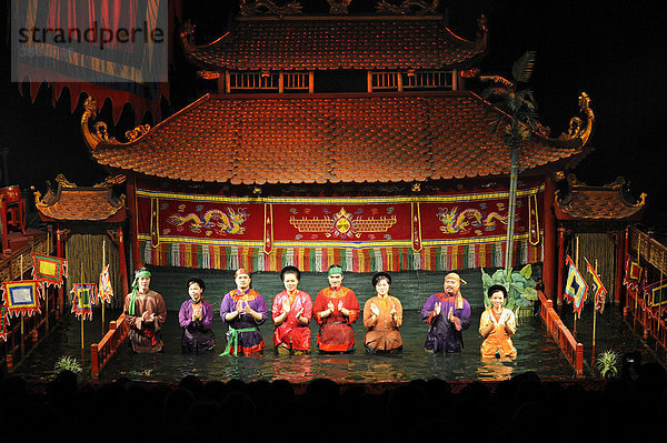 Puppenspieler  Thang Long Water Puppet Theatre  Wasserpuppentheater  Hanoi  Nordvietnam  Vietnam  Südostasien  Asien