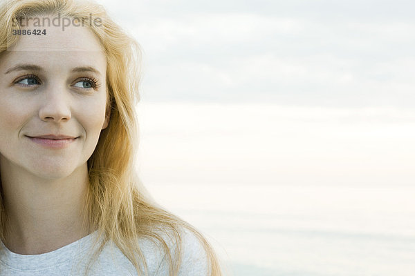 Frau am Strand  Portrait