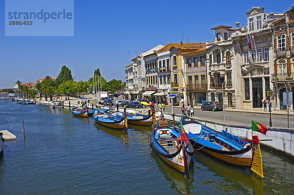 Moliceiros  traditionelle Boote  Zentraler Kanal  Distrikt Aveiro  Region Beira  Portugal  Europa