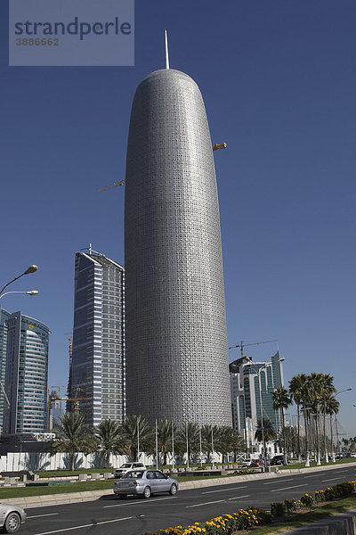 Innovative moderne Architektur  Hochhaus Baustelle  Architekt Jean Nouvel  Doha  Qatar  Naher Osten