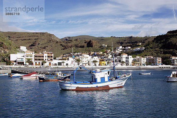 Fischerboote im Hafen von Playa de Santiago auf La Gomera  Kanarische Inseln  Spanien  Europa