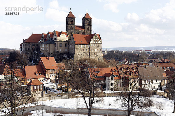 Schlossberg mit Stiftskirche St. Servatii  Winter  Quedlinburg  Harz  Sachsen-Anhalt  Deutschland  Europa