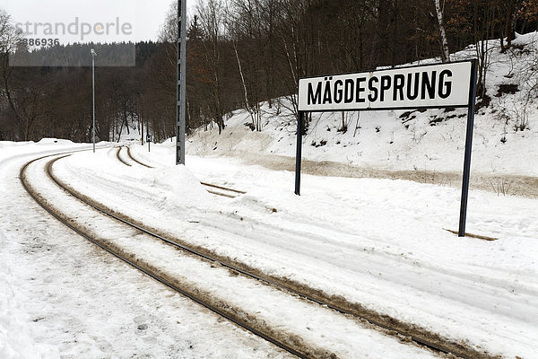 Verschneites Gleis der Selektalbahn  Bahnhof Mägdesprung  Harzgerode  Harz  Sachsen-Anhalt  Deutschland  Europa