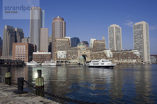 Skyline  am Wasser  Boston  Massachusetts  New England  USA
