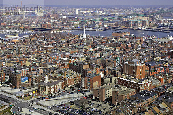Blick auf und über das North End Viertel  Luftaufnahme  Boston  Massachusetts  New England  USA