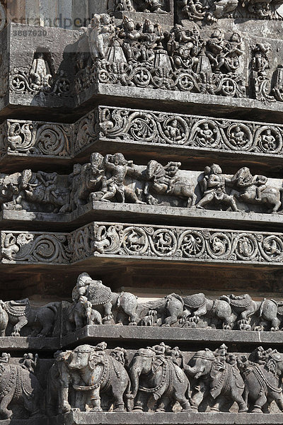 Reliefs an der Außenwand des Hoysaleswara Tempels  Hoysala-Stil  Halebidu  Halebid  Karnataka  Südindien  Indien  Südasien  Asien