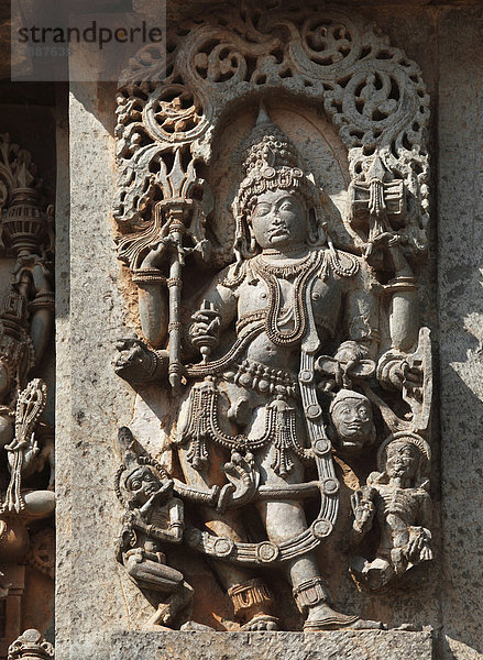 Götter-Relief an der Außenwand des Hoysaleswara Tempels  Hoysala-Stil  Halebidu  Halebid  Karnataka  Südindien  Indien  Südasien  Asien