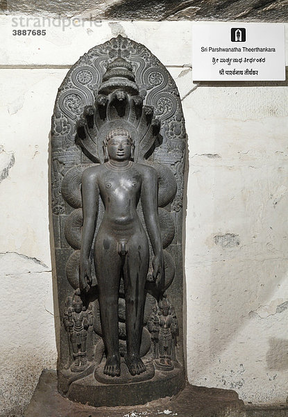 Statue Sri Parshwanatha Theerthankara  Jaina-Tempel auf Vindyagiri Hill  Shravanabelagola  Sravanabelgola  Shravana Belgola  Karnataka  Südindien  Indien  Südasien  Asien