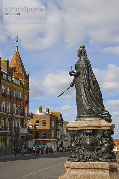Statue der Königin Victoria  Windsor  Berkshire  England  Vereinigtes Königreich  Europa