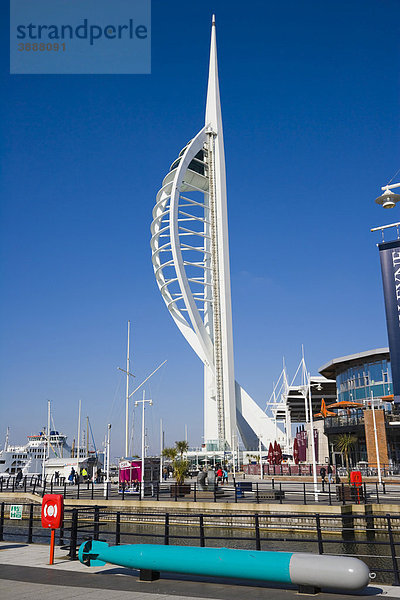 Spinnaker Tower Turm  Gunwharf Quays Kai  Portsmouth  Hampshire  England  Großbritannien  Europa